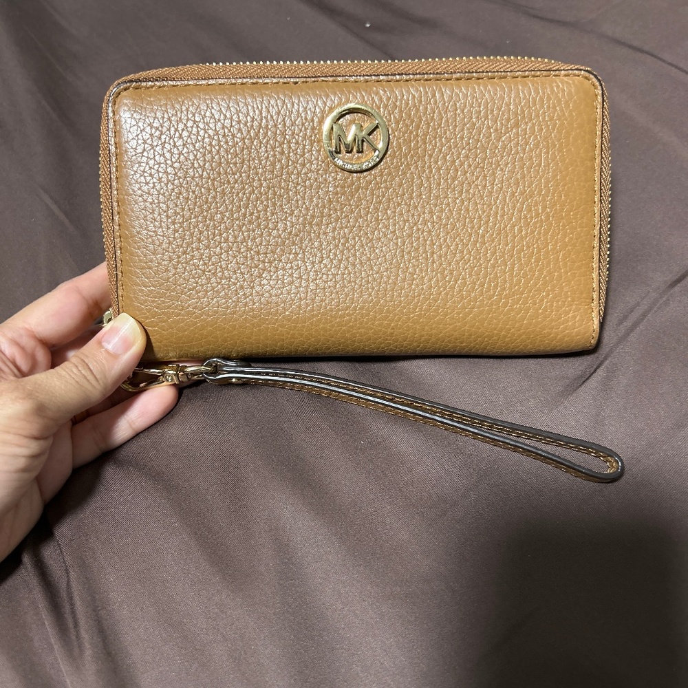 Michael kors wristlet